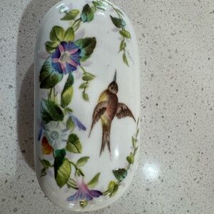 Vintage Ceramic Porcelain Bird Design At Vanity Trinket Dish with Lid Gold
